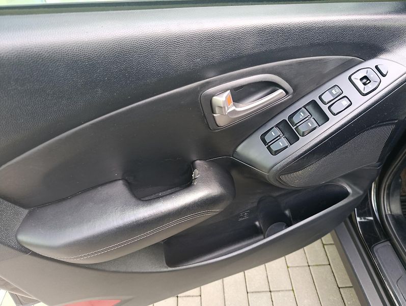 Hyundai ix35 (2011) 2.0 100kw 4X4 REZERVACE - fotka 17 z 21