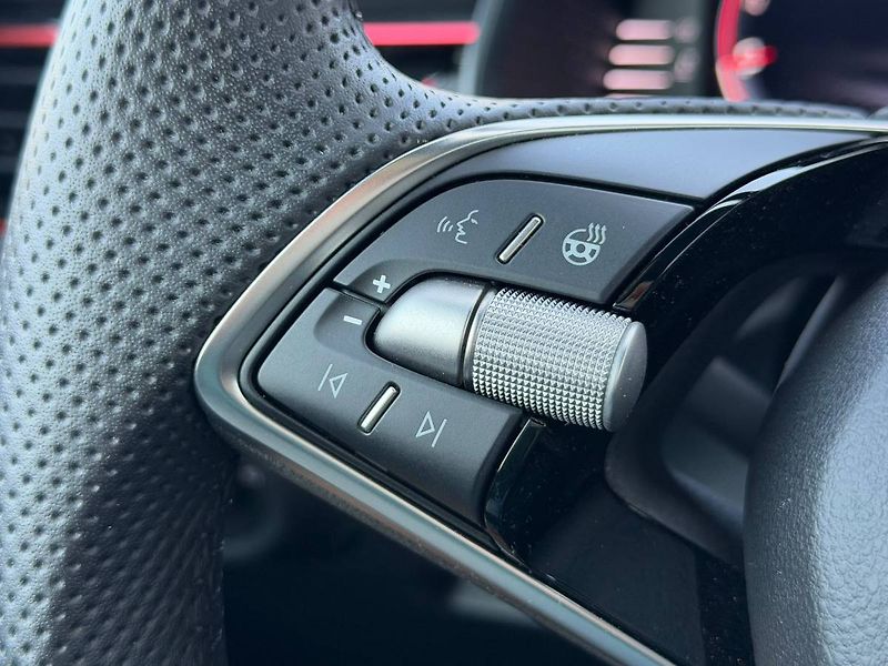 Škoda Kamiq Monte Carlo 1,0 TSI 85 kW 6° M - fotka 14 z 35