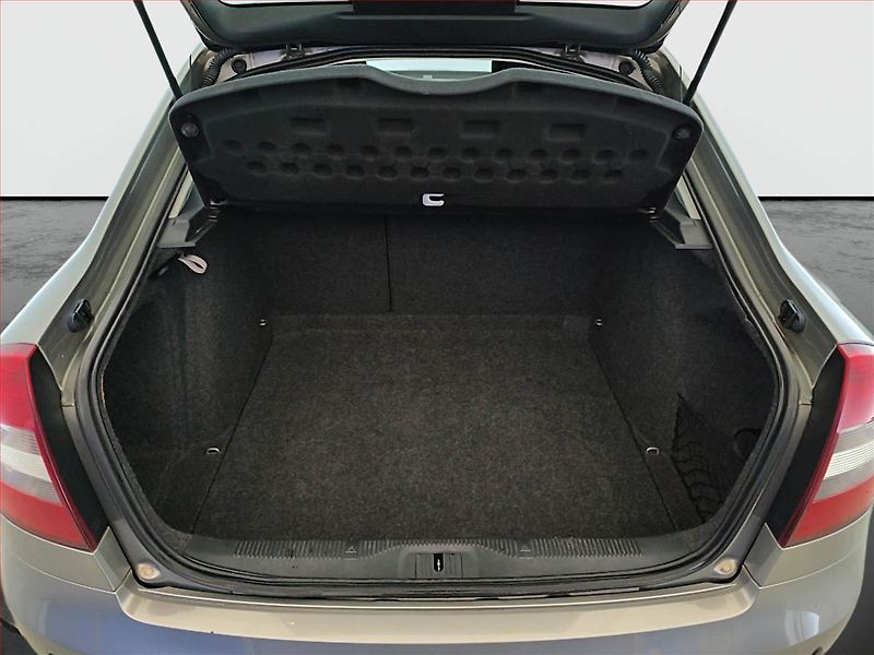 Škoda Octavia (2010) Ambiente 1.6 TDI, Serv.kniha - fotka 13 z 13