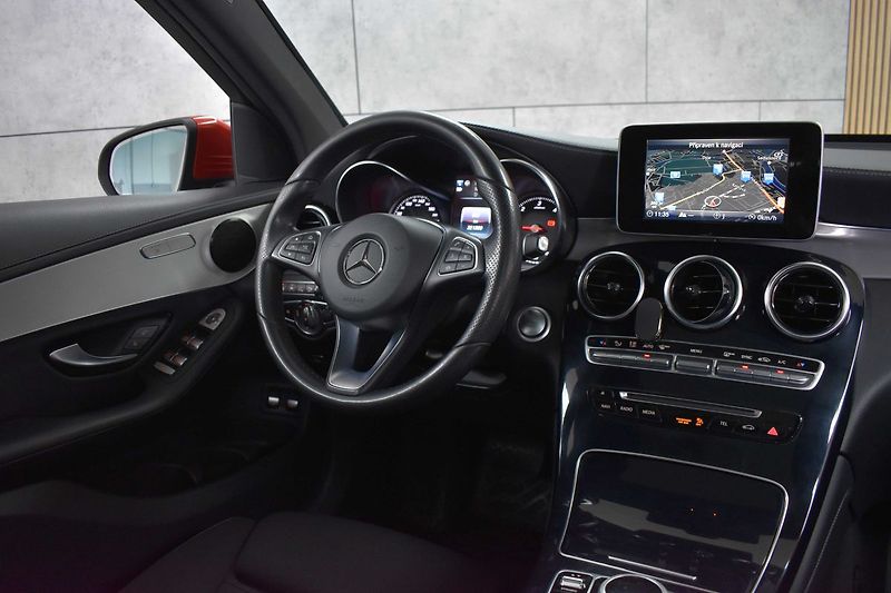 Mercedes-Benz GLC 250d 4MATIC*ACC*TAŽNÉ*DPH - fotka 10 z 44
