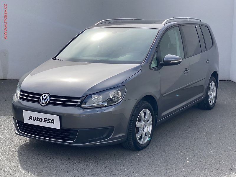 Volkswagen Touran (2011) 1.6 TDi, DSG, panor, navi - fotka 3 z 16