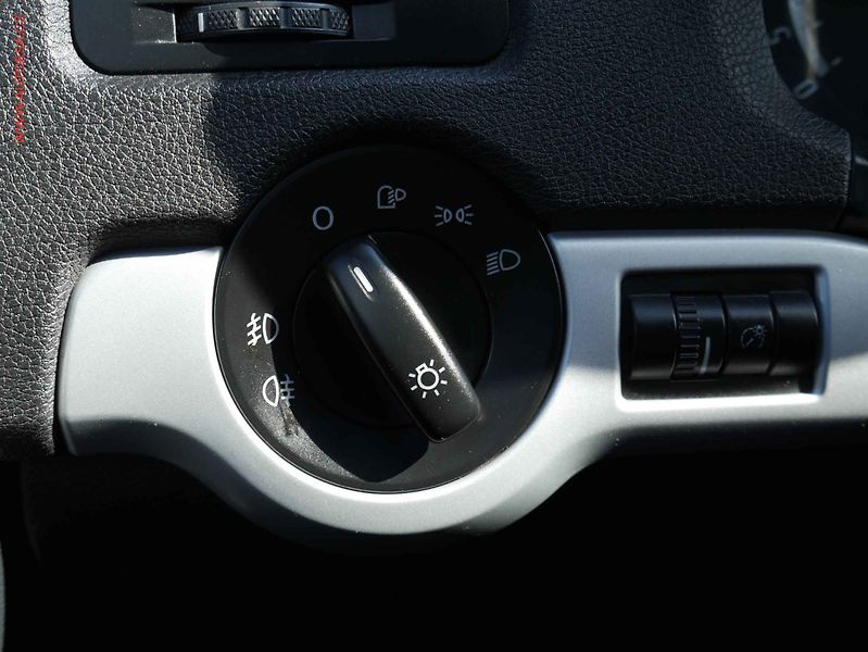 Škoda Octavia (2009) 2.0 TSi, RS, AC, bixen, park - fotka 16 z 16