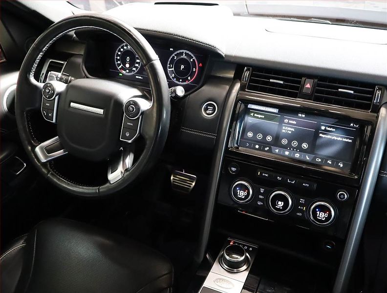 Land Rover Discovery (2018) 3.0 Td6 - fotka 7 z 26