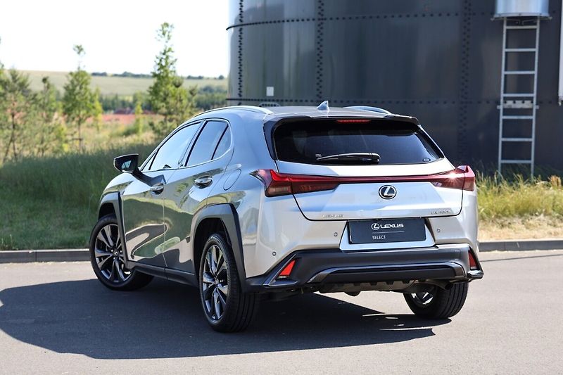 Lexus UX 300h 300H 2,5 HEV F SPORT DESIGN - fotka 6 z 26