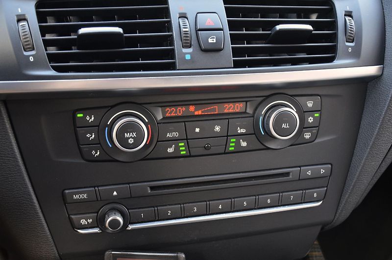 BMW X3 (2012) xDrive 20d 135kW AUTOMAT / ČR - fotka 30 z 36