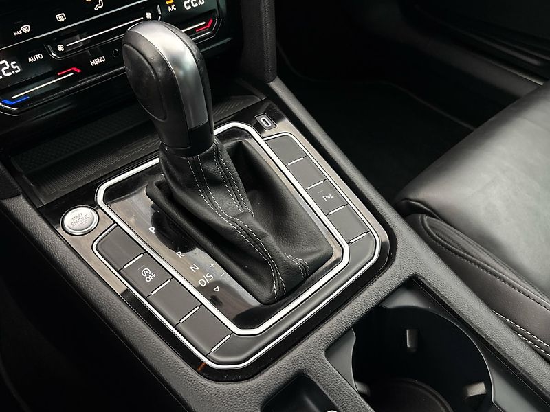 Volkswagen Passat R-LINE DSG - fotka 20 z 29