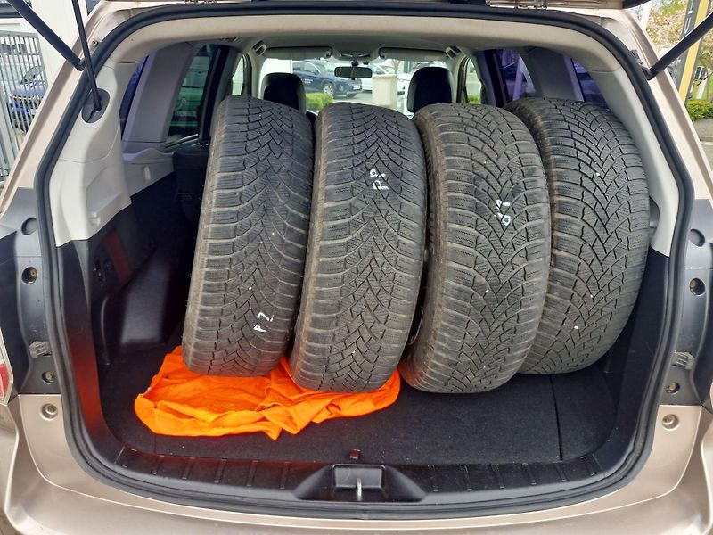 Subaru Forester (2014) 2,0 XT 177 kW 1.maj. ČR - fotka 11 z 24