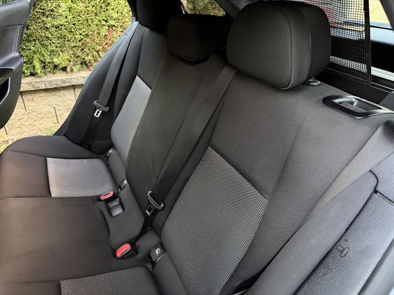 Mercedes-Benz Třídy C 200D 9Gtronic-AVANTGARDE-Tažné - fotka 16 z 37