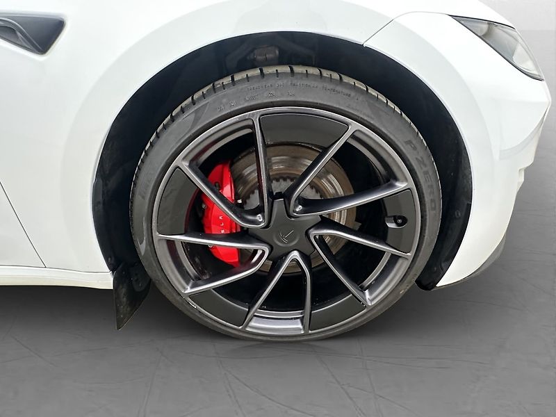 Tesla Model 3 Performance AWD - fotka 10 z 27