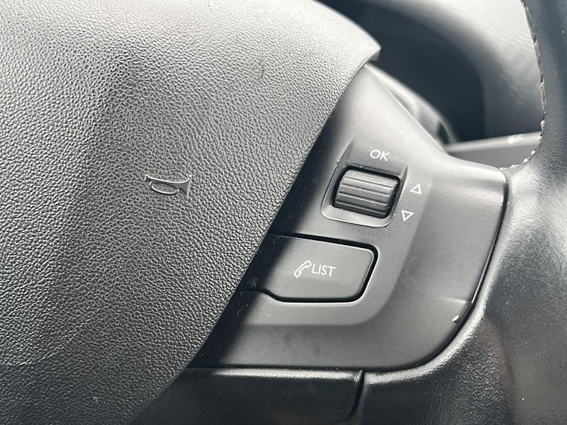 Peugeot 208 1.2i LPG KLIMA NAVI KAMERA ALU - fotka 18 z 41