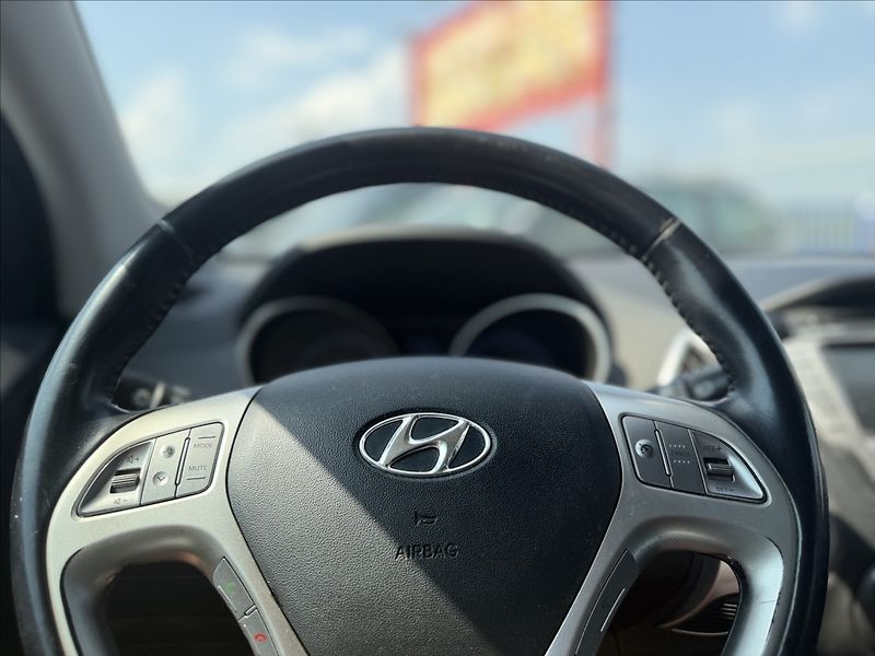 Hyundai ix35 2,0 135kW A/T NAVI PANO 4X4 - fotka 11 z 32