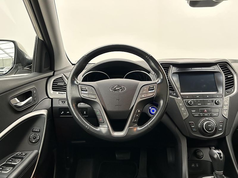 Hyundai Grand Santa Fe 2.2 CRDI 4x4 - fotka 21 z 29