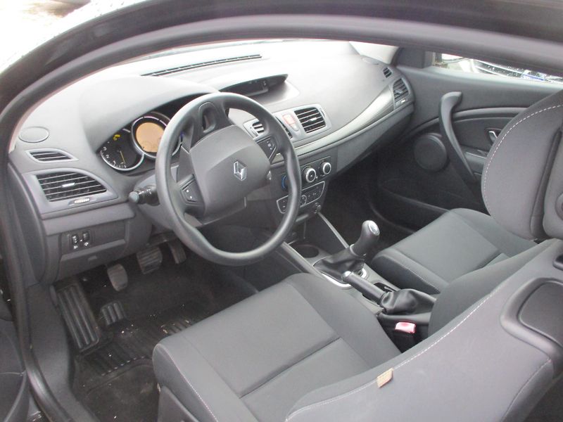Renault Mégane (2010) Coupe 1,5 TDCi - fotka 8 z 9