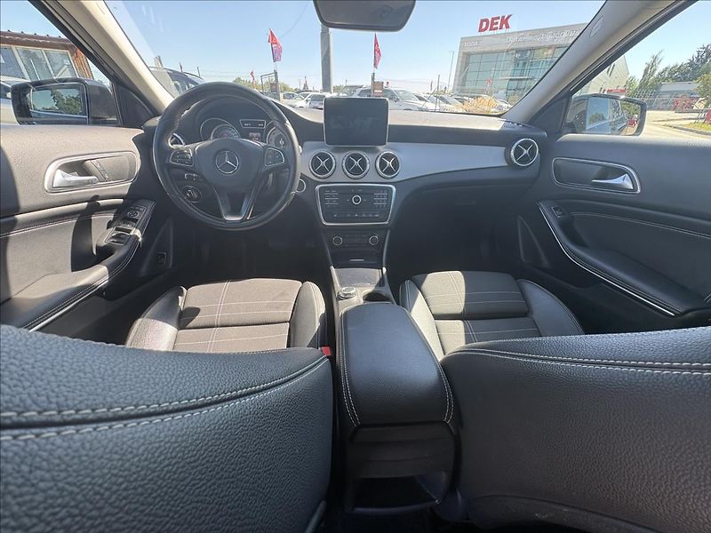 Mercedes-Benz GLA 1,6 200i 115kW Xen,Kamera,Navi - fotka 10 z 41