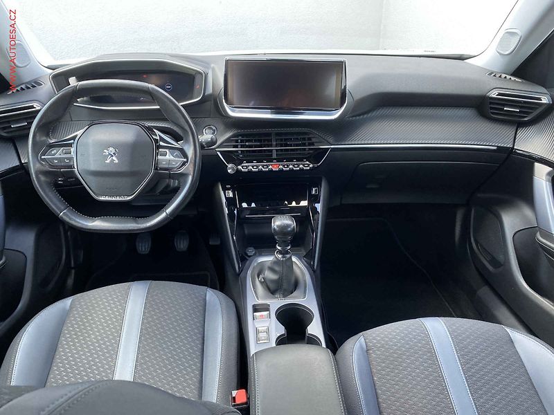 Peugeot 2008 (2020) 1.2 PT, Allure, navi, kamera - fotka 8 z 18