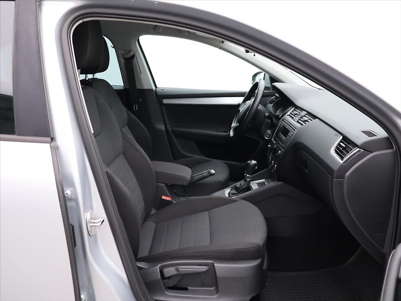 Škoda Octavia 1.8 TSI 132kW DSG Elegance CZ - fotka 11 z 24
