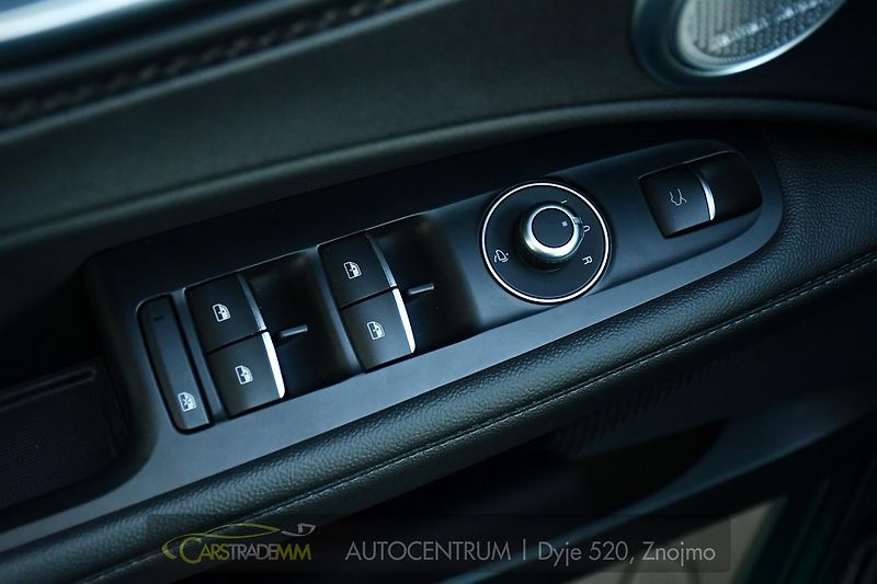 Alfa Romeo Stelvio 2.9 V6 Bi-T 520PS QUADRIFOGLIO - fotka 24 z 56