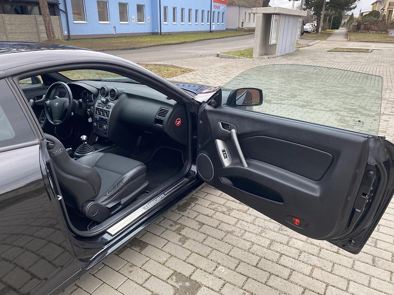 Hyundai Coupé (2007) 2.0i FX FULL, NAJETO 70TIS.KM! - fotka 28 z 42