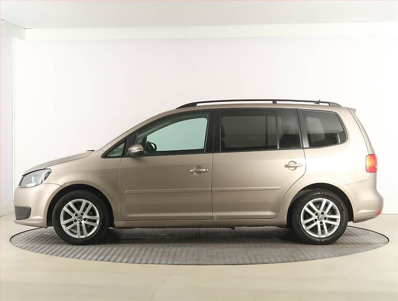 Volkswagen Touran (2013) Comfortline 1.2 TSI, ČR,1.maj - fotka 3 z 19