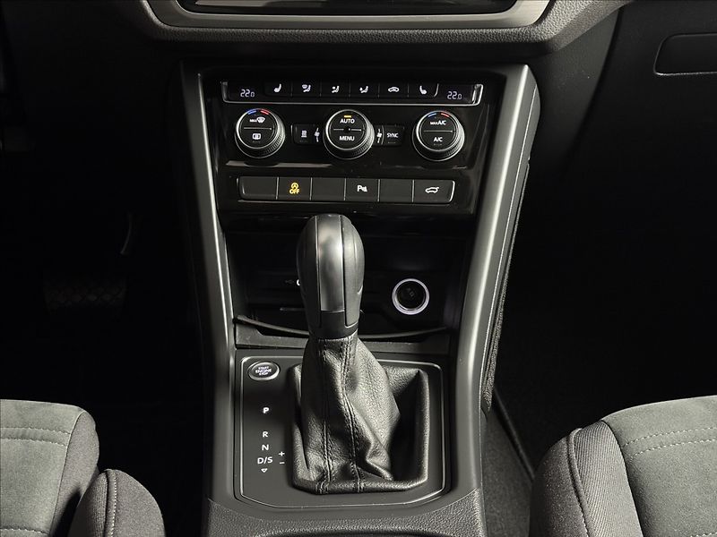 Volkswagen Touran 2,0 TDi  DSG Comfortline Tažné - fotka 15 z 43