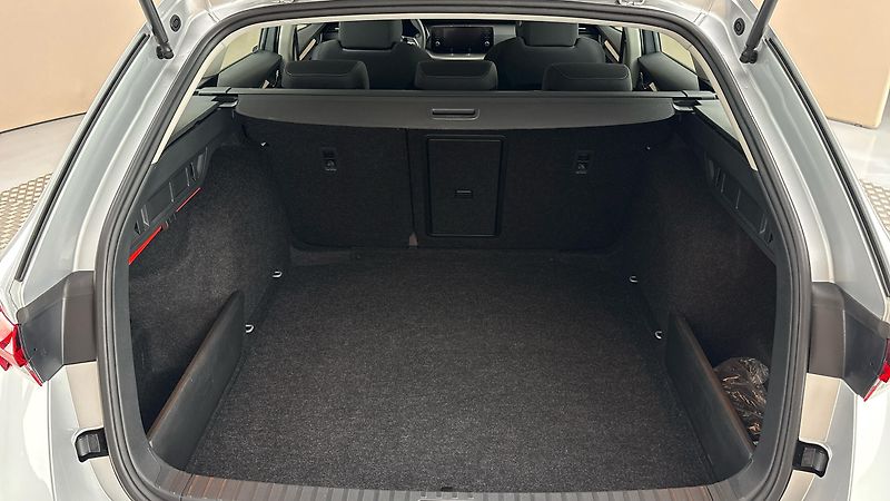 Škoda Octavia 2.0 TDI Ambition Combi - fotka 17 z 24
