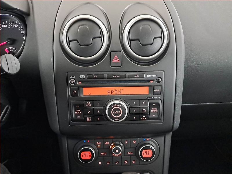 Nissan Qashqai (2010) Acenta 2.0, 4X4, Automat, ČR - fotka 12 z 14