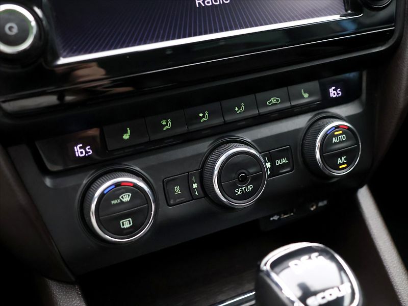 Škoda Octavia 2,0 TDI 135kW 4x4 DSG Scout - fotka 24 z 32