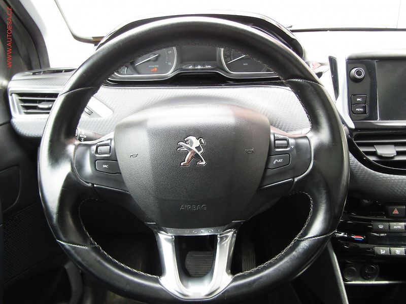 Peugeot 2008 (2018) 1.5HDi, Panorama, AC - fotka 18 z 21