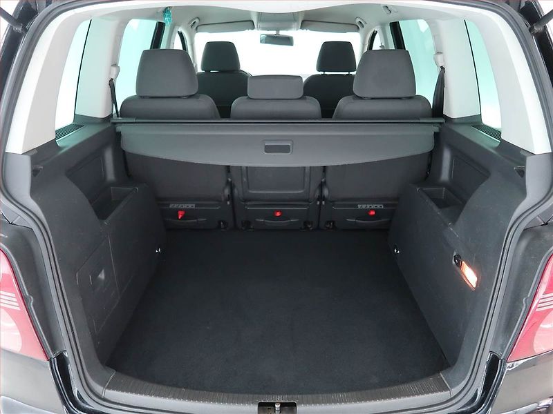 Volkswagen Touran (2007) Highline 1.4 TSI, Serv.kniha - fotka 12 z 15