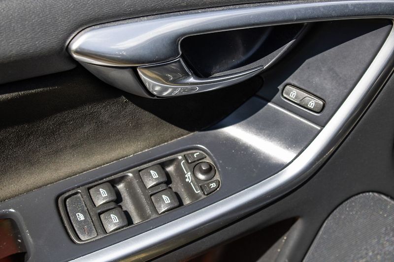 Volvo XC60 Rdesign, nový motor v záruce - fotka 19 z 33