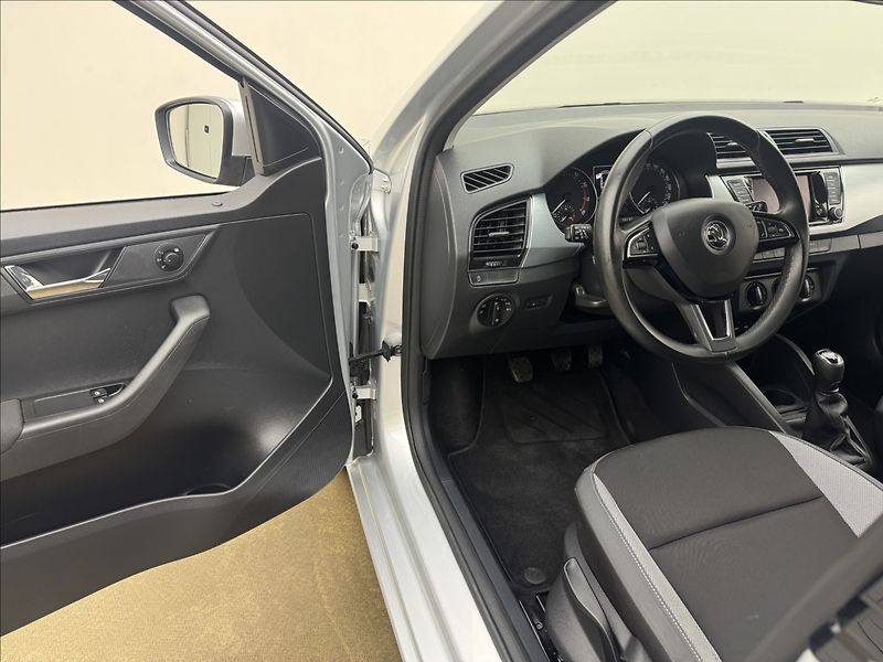 Škoda Fabia 1,2 81kW LED AC NAVI SENZORY - fotka 25 z 35