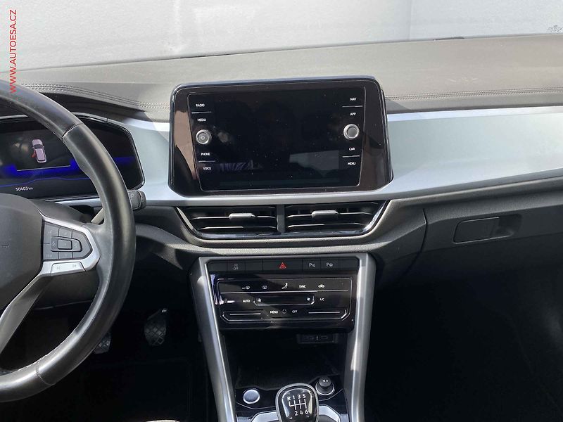 Volkswagen T-Roc (2022) 1.0 TSi, Life, LED, kamera - fotka 12 z 18