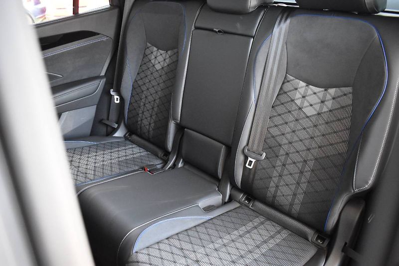 Volkswagen Tayron (2025) 2.0TDI 142kW DSG 4x4, LED, taž - fotka 14 z 22