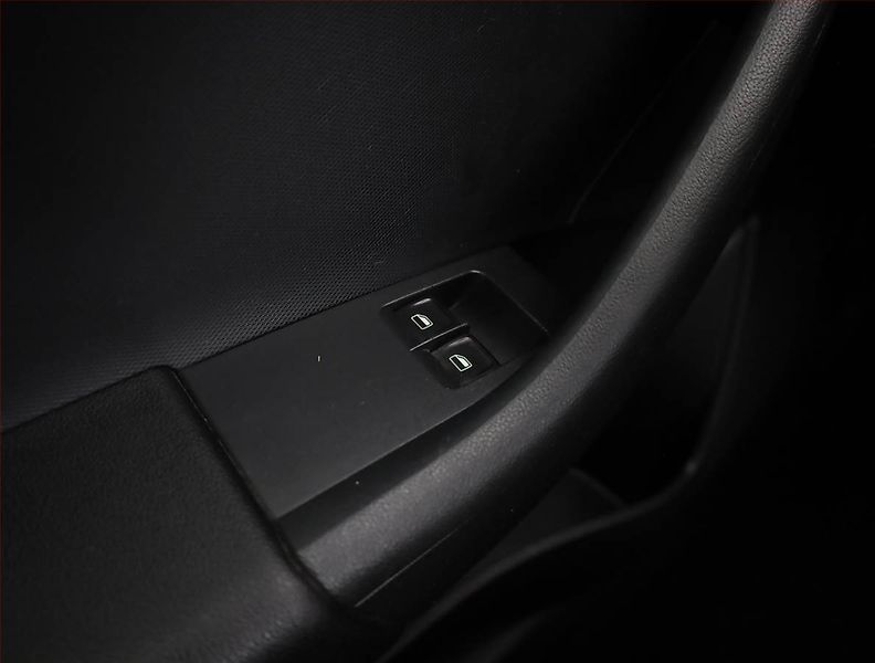 Škoda Rapid (2014) Spaceback 1.2 TSI, ČR,1.maj - fotka 15 z 17