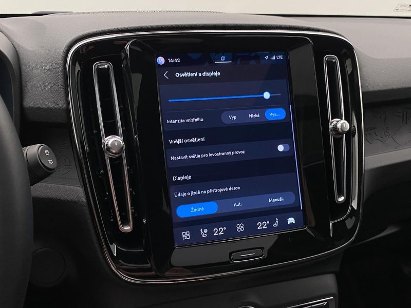 Volvo XC40 PURE ELECTRIC RECHARGE TWIN - fotka 50 z 58