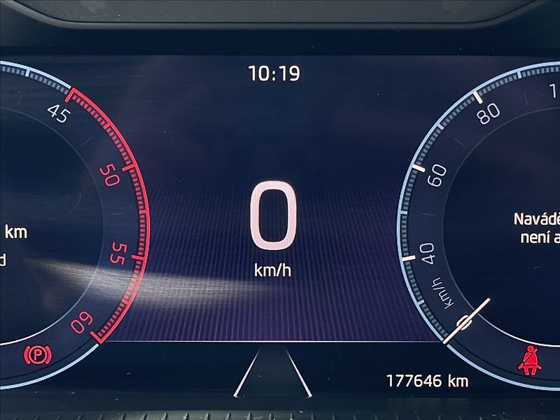 Škoda Octavia 2,0 TDI DSG Ambition Plus PDC - fotka 10 z 23