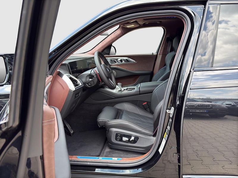BMW XM 50e - fotka 2 z 20