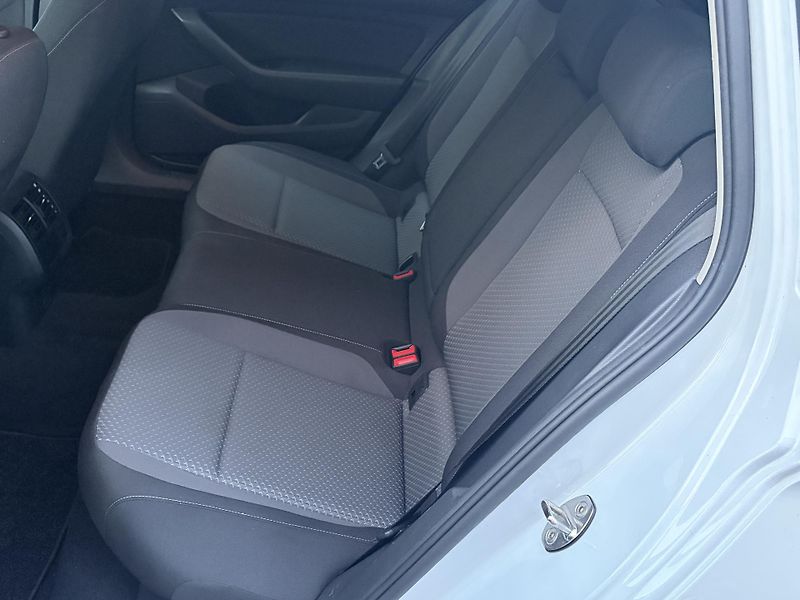 Volkswagen Passat Variant (2023) 2.0 Tdi 122 hp - fotka 10 z 17
