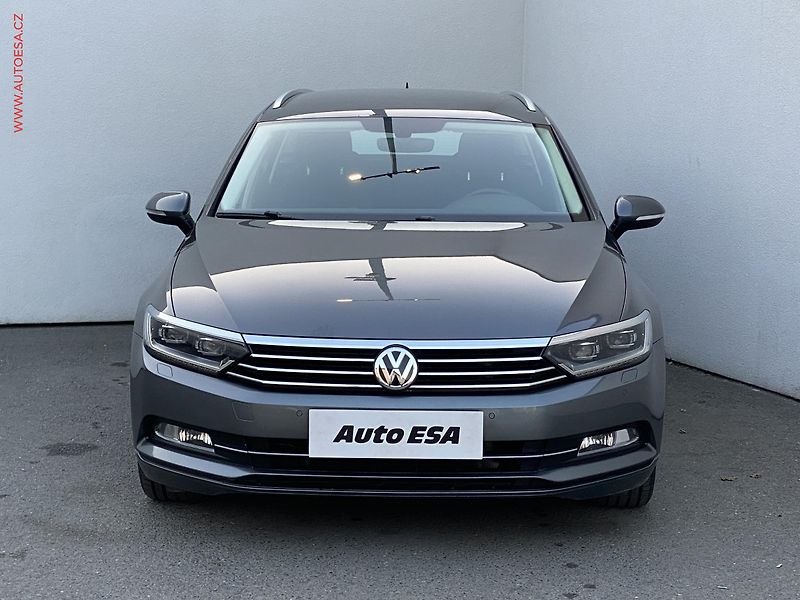 Volkswagen Passat (2017) 2.0 TDi, Comfortline, DSG - fotka 2 z 18