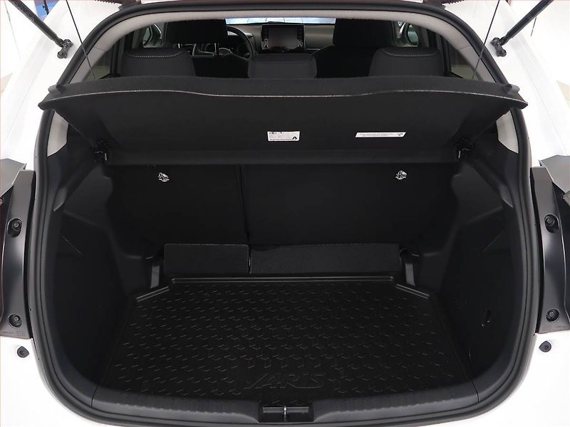 Toyota Yaris (2023) 1.5 VVT-i, Serv.kniha - fotka 13 z 17