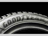 Charles Goodyear objevil vulkanizaci kaučuku, díky které vznikla guma využívaná i na výrobu pneumatik.