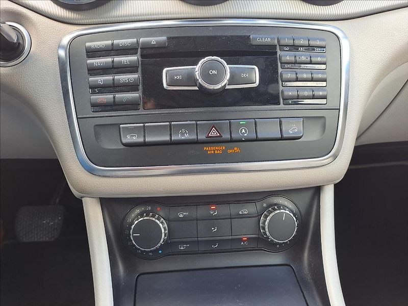 Mercedes-Benz GLA 250 4MATIC AUTOMAT - fotka 14 z 17