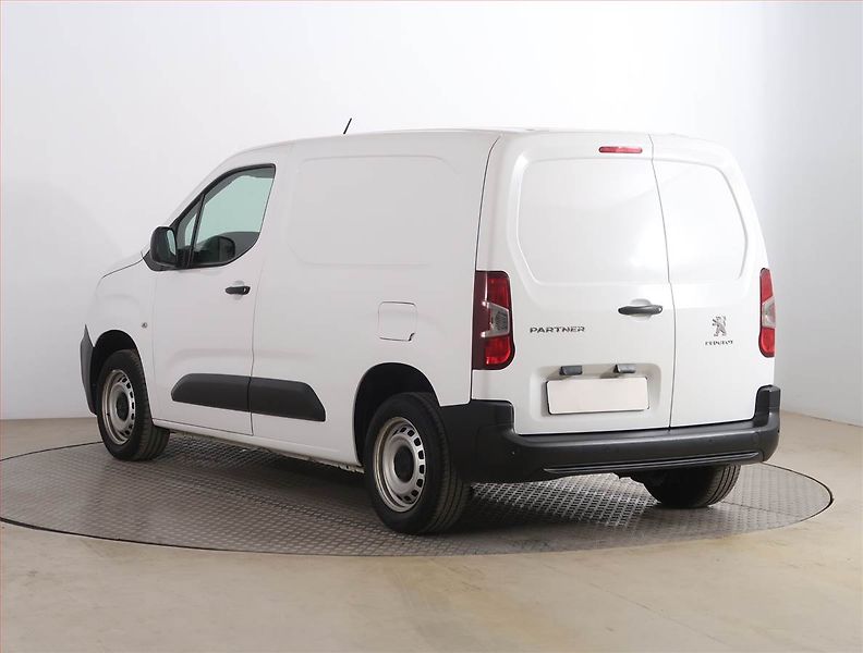 Peugeot Partner (2021) 1.5 BlueHDi, 3Místa, SR, 1Maj - fotka 4 z 14