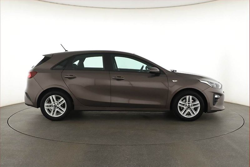 Kia Ceed (2020) 1.4 CVVT, Tempomat - fotka 6 z 16