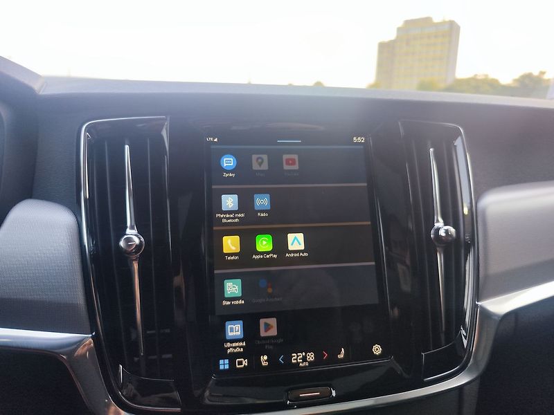 Volvo V90 B5 2.0/184kW Momentum Pro - fotka 22 z 39