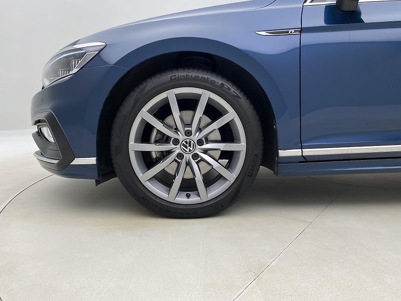 Volkswagen Passat VARIANT 2.0TDI DSG R-LINE CZ - fotka 31 z 55