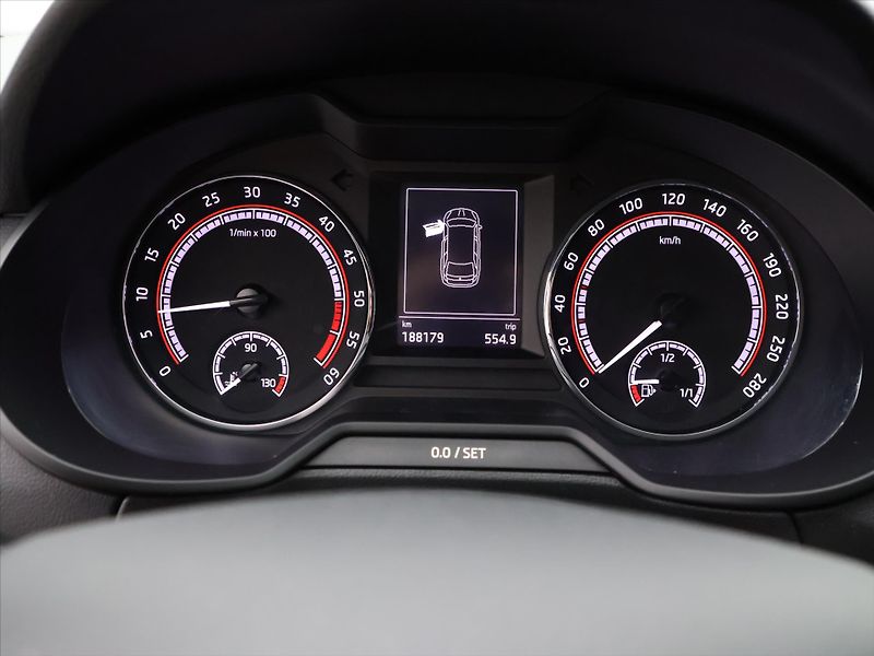 Škoda Octavia RS 2,0 TDI 135kW DSG LED 1.Maj - fotka 16 z 27