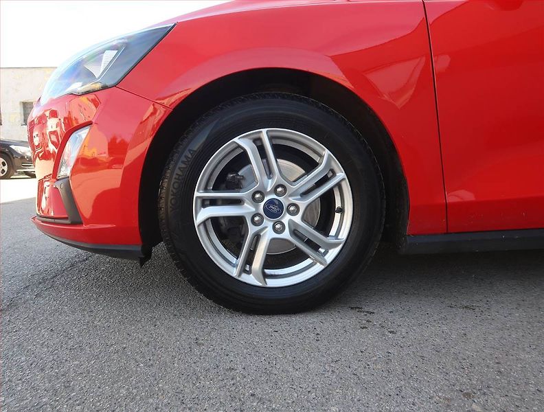 Ford Focus (2021) 1.0 EcoBoost, Navi, Tempomat - fotka 15 z 19