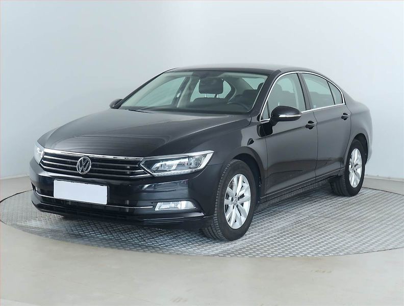 Volkswagen Passat (2016) Comfortline 1.8 TSI - fotka 2 z 18