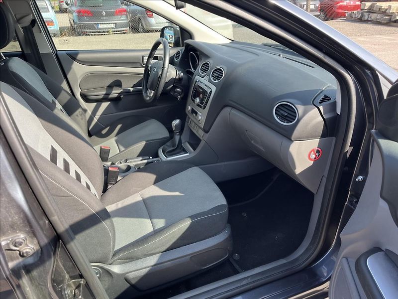 Ford Focus 1,8 i KLIMA 2x KOLA VYHŘ. OKNO - fotka 10 z 37